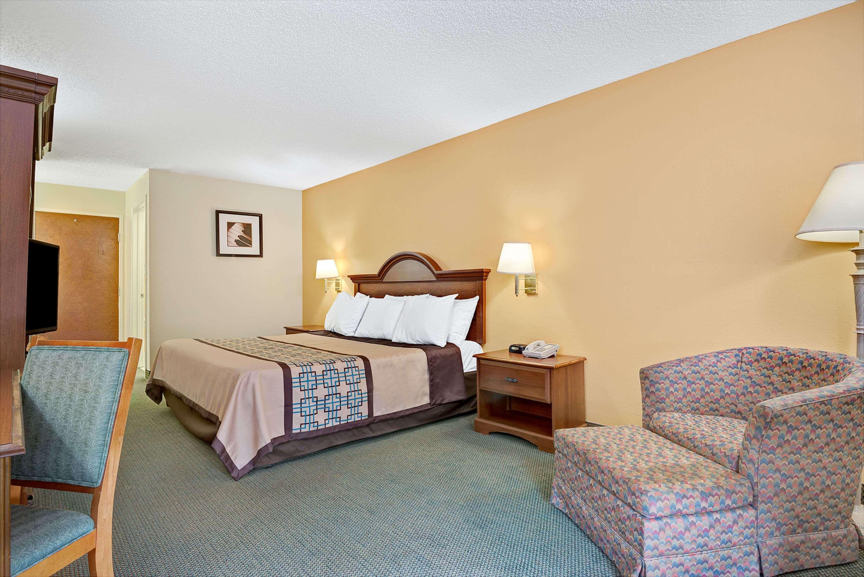 Hotel Days By Wyndham Burlington East 2*