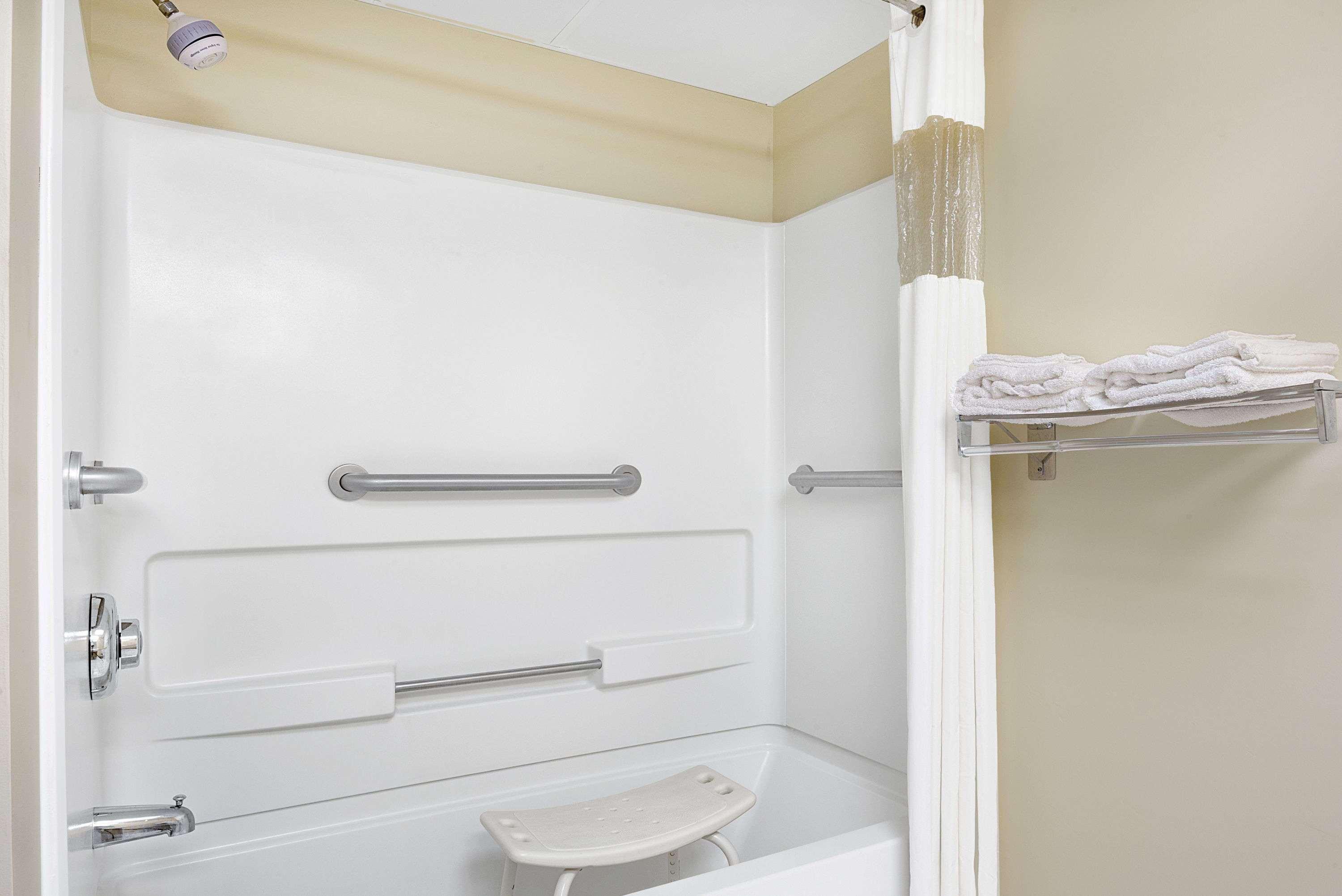 Days By Wyndham Burlington East 2*