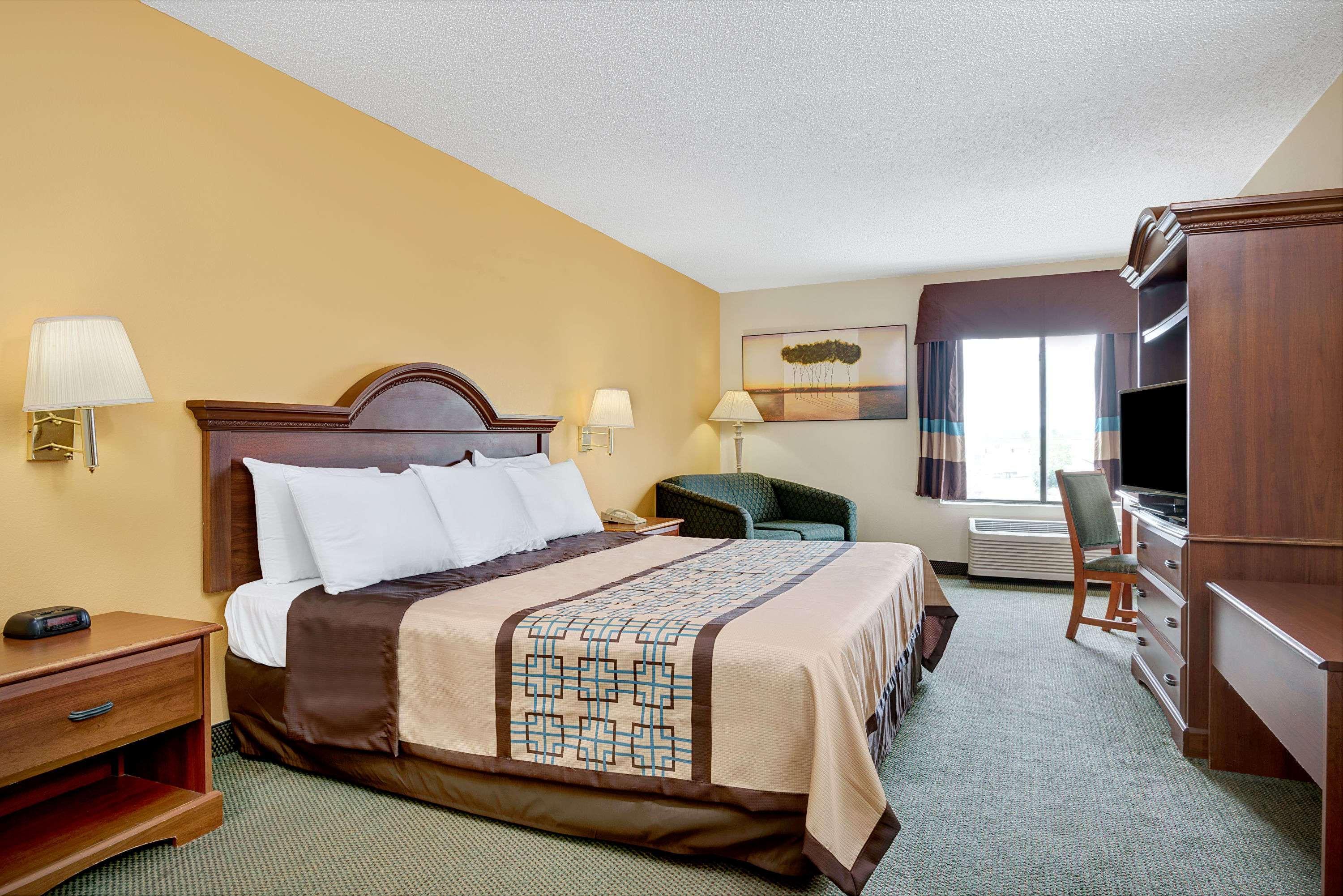 Days By Wyndham Burlington East Hotel