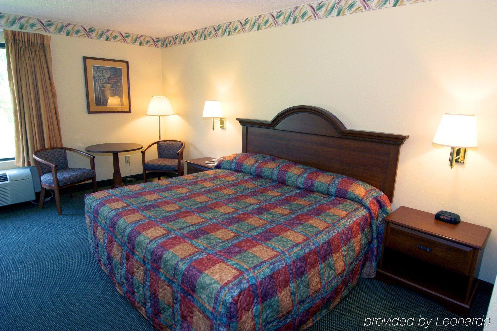 Days By Wyndham Burlington East Hotel 2*